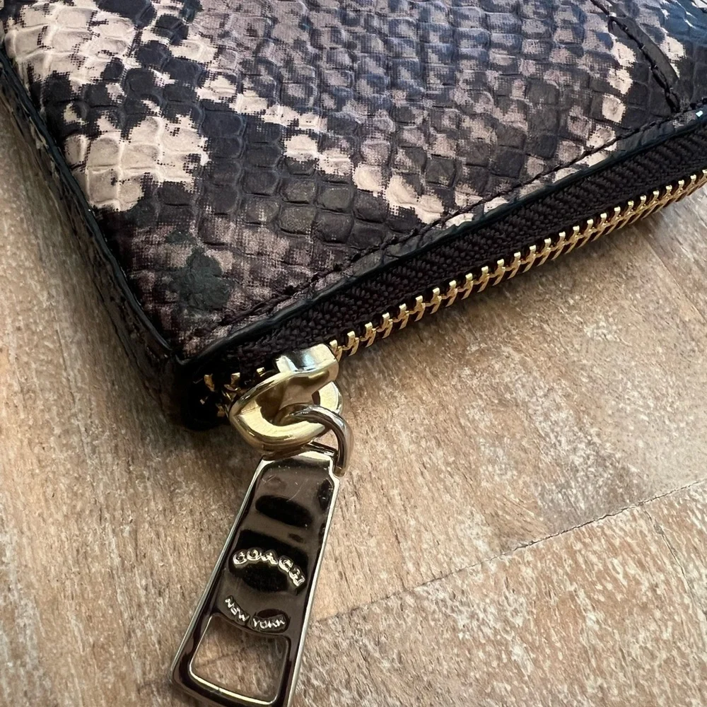 Coach Zip Wallet Python Embossed - Picture 4 of 10